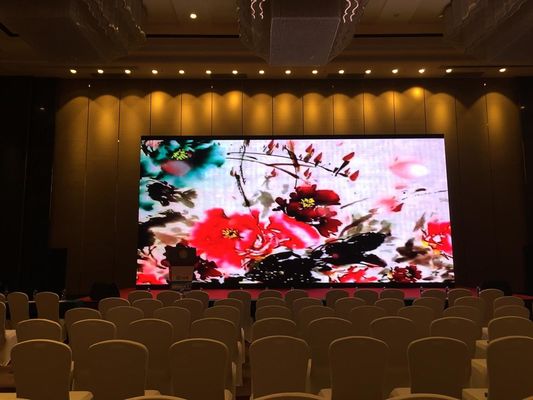आंतरिक उपयोग के लिए 100000 घंटे लाइफटाइम के साथ 281 ट्रिलियन कलर रेंटल एलईडी डिस्प्ले